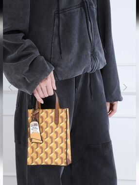Rosa K Crossbody